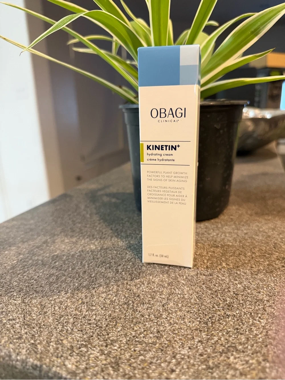 Obagi Kinetin Hydrating Cream - White and Light Blue Accents
